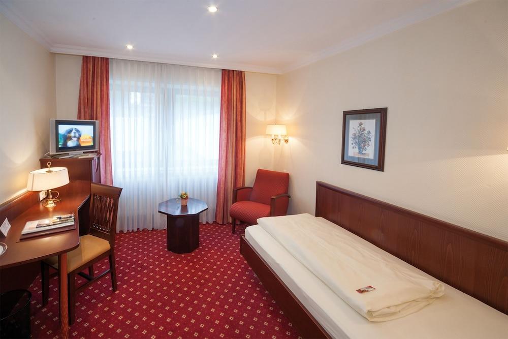 Hotel Haus Am Zoo Дюссельдорф Экстерьер фото